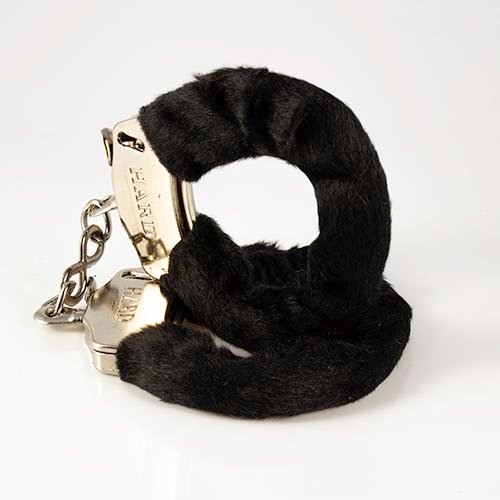 Algema De Metal Com Pelúcia Preta